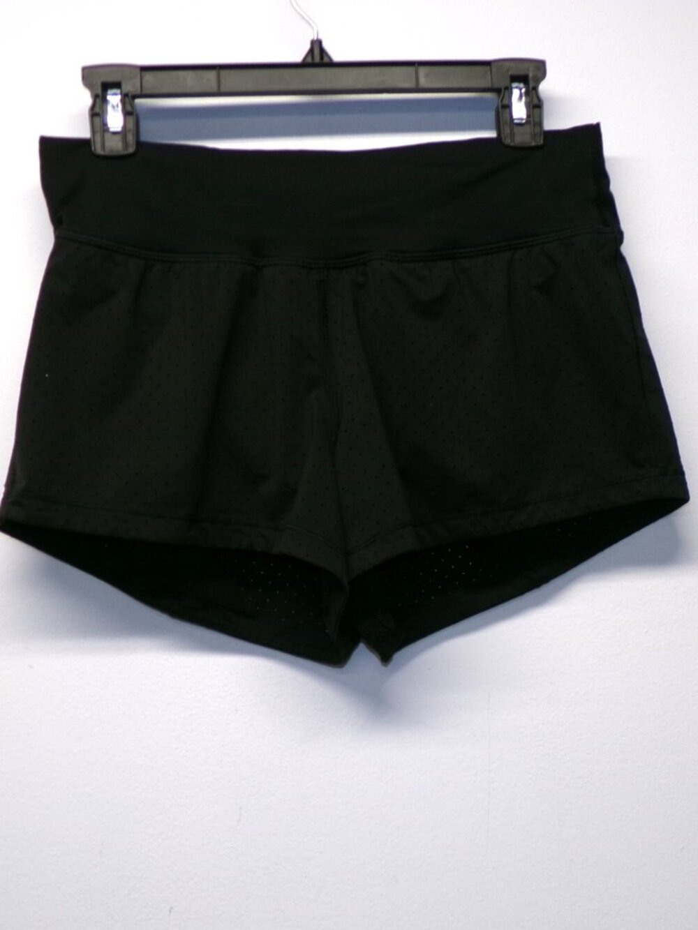 Lululemon Final Lap Perforated Running Shorts Black 2.5" Inseam sz 6 W7AEGS